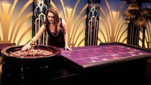Antarmuka meja menampilkan riwayat 20 putaran terakhir Tampilan meja Live Baccarat dengan statistik real-time